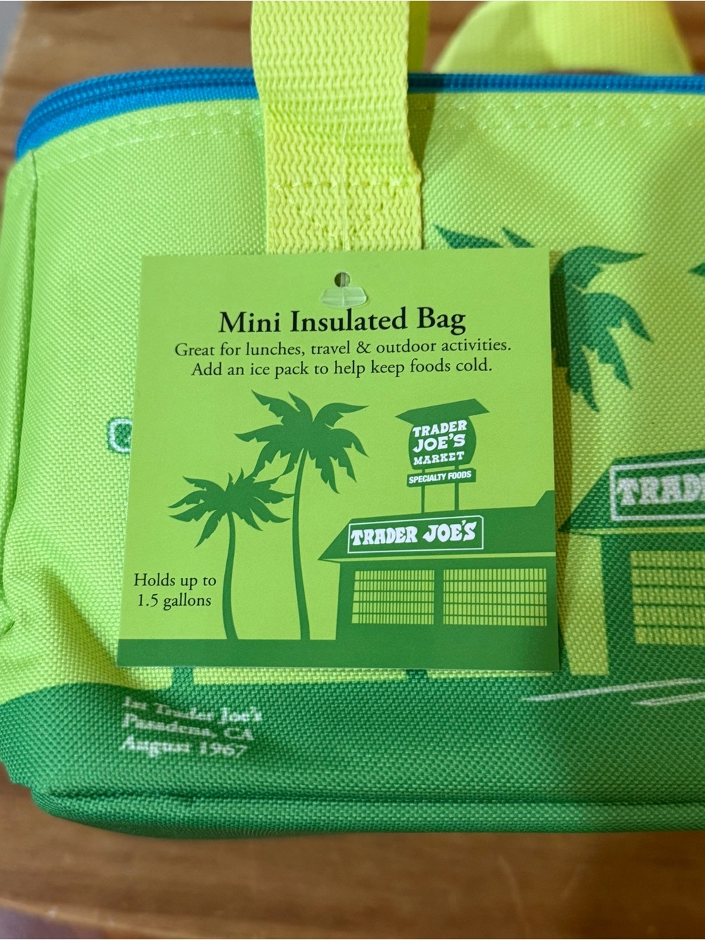 NWT Trader Joe’s Mini Insulated Bag - Cooler Lunch Box Toiletry Bag - Picture 5 of 7